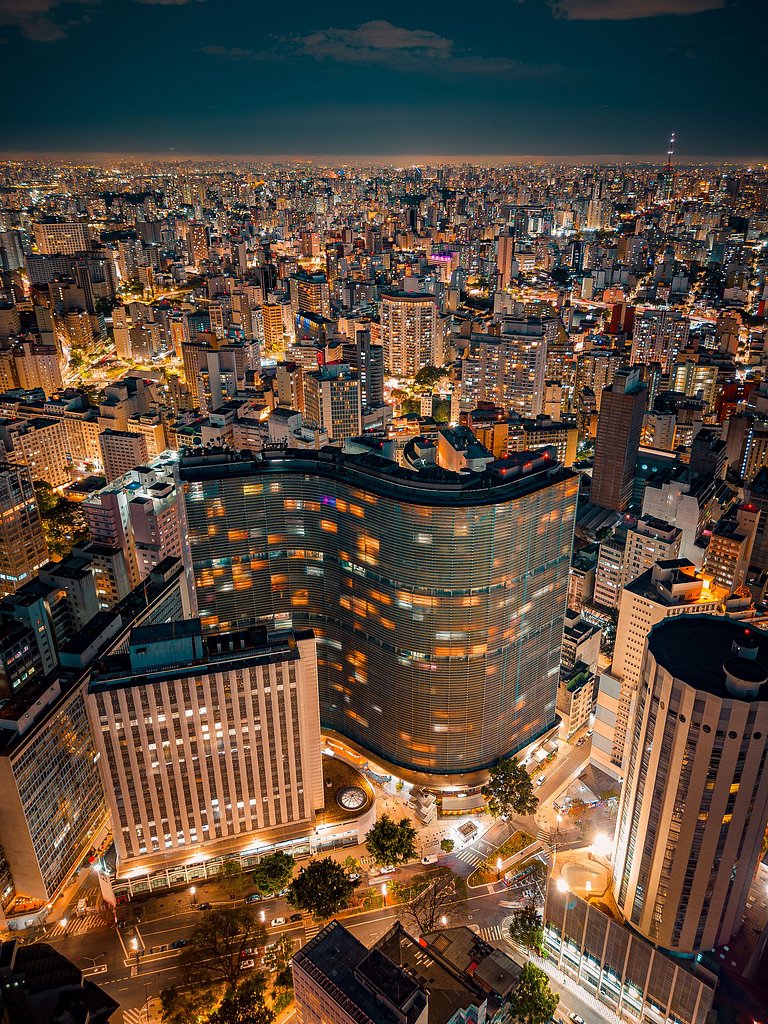 28º andar com AC e vista inesquecível no Copan